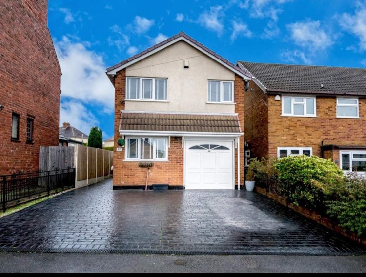 4 bedroom detached house
