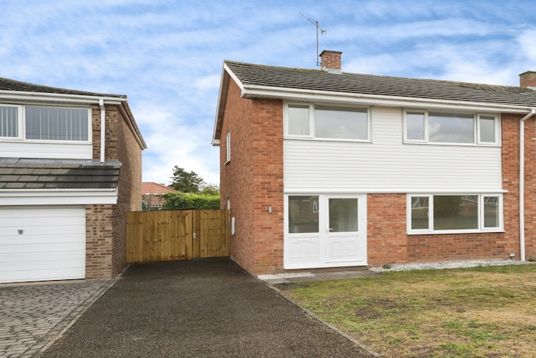 3 bedroom semi-detached house