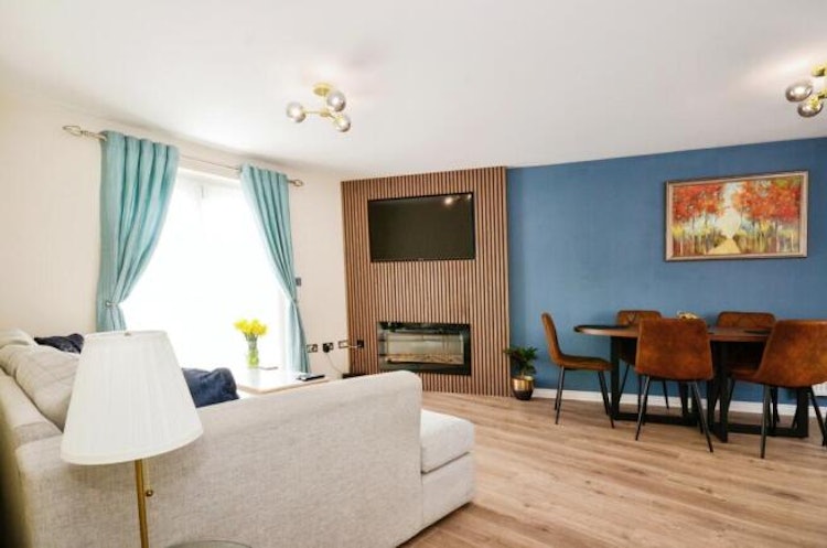 3 bedroom semi-detached house