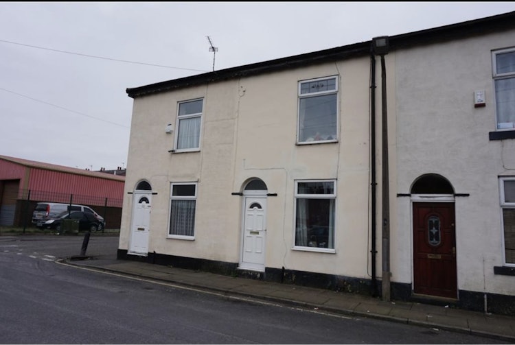 2 bedroom detached house