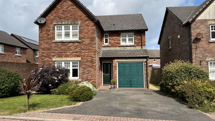 4 bedroom detached house