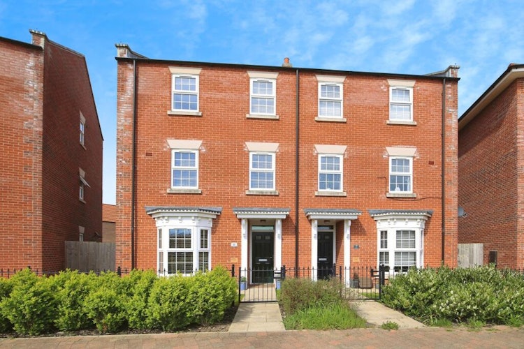 4 bedroom semi-detached house