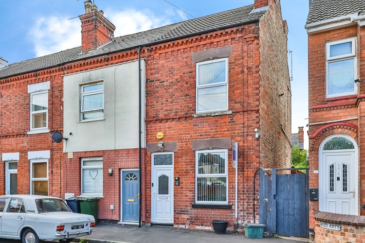 3 bedroom end of terrace house