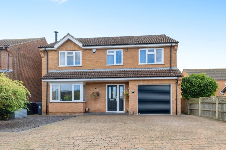 4 bedroom detached house