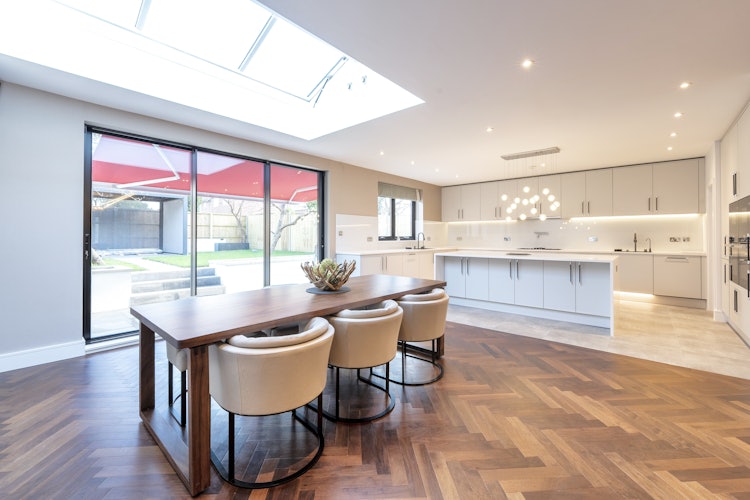 7 bedroom semi-detached house
