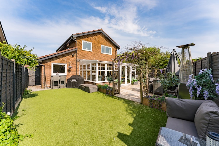 4 bedroom detached house