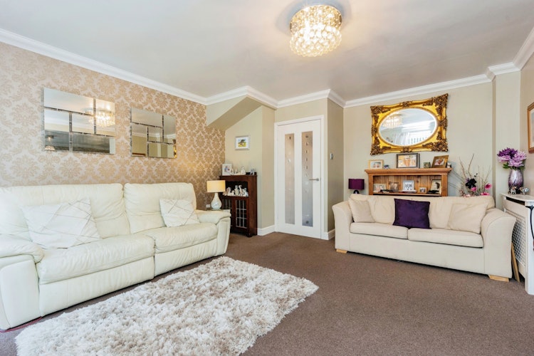 3 bedroom end of terrace house