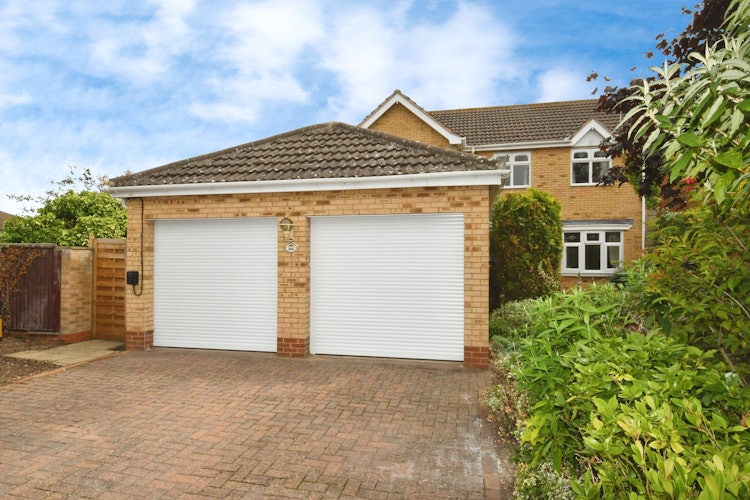 4 bedroom detached house