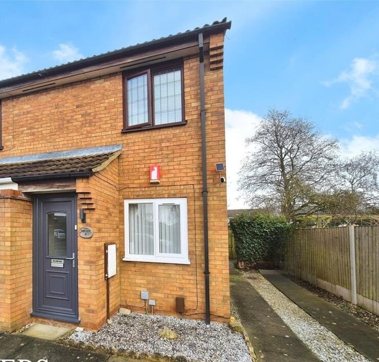 2 bedroom maisonette