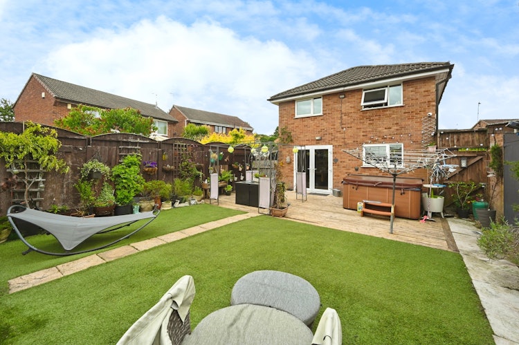 4 bedroom detached house