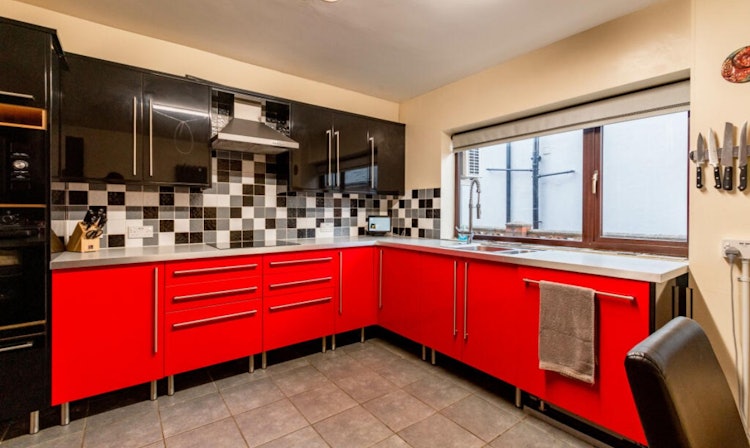 3 bedroom detached house