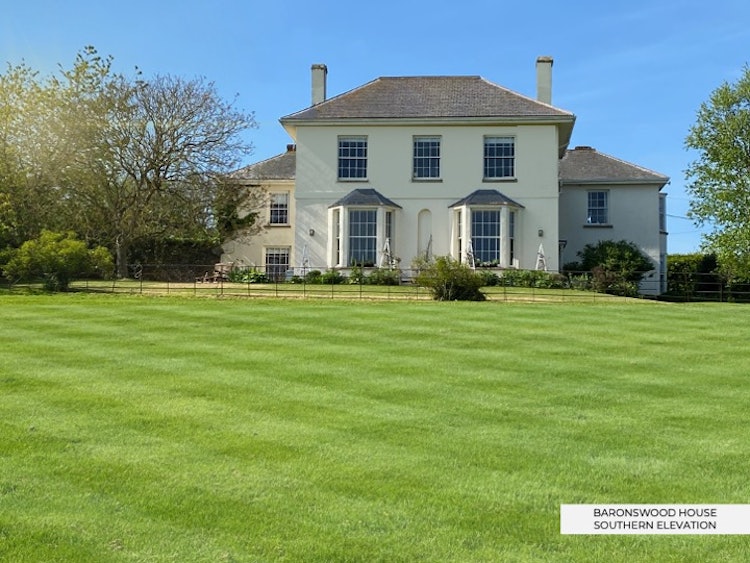 6 bedroom character property