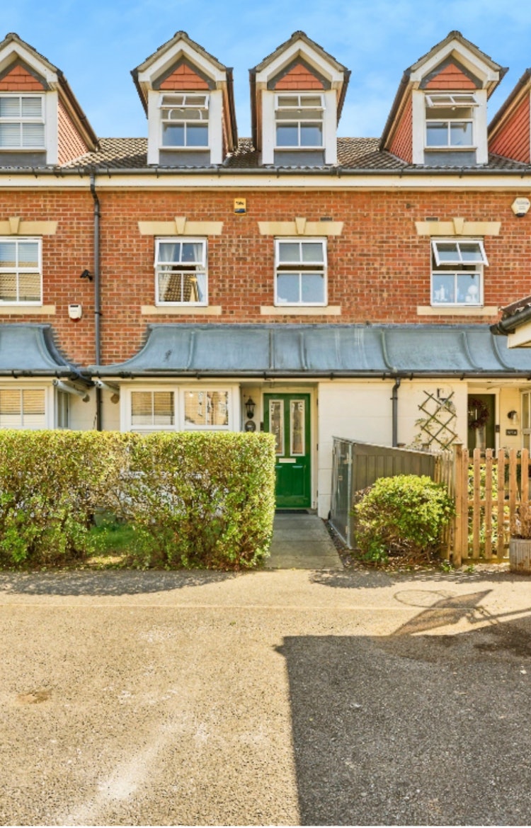 5 bedroom terraced house