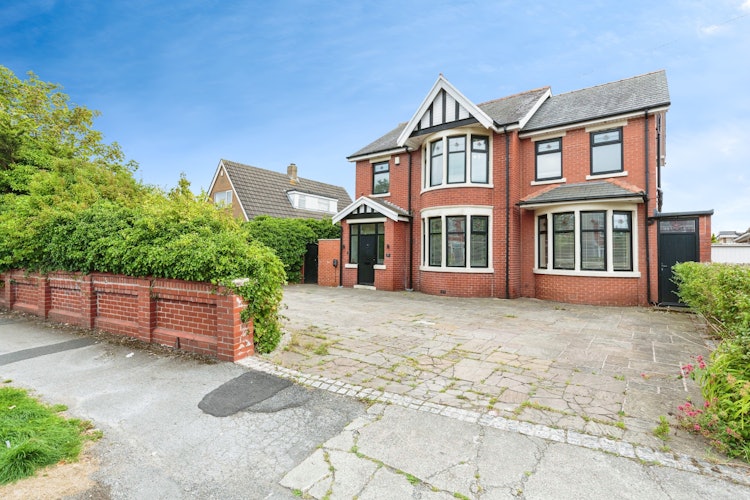4 bedroom detached house