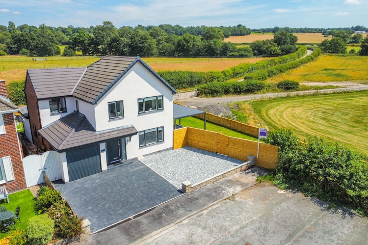 4 bedroom detached house