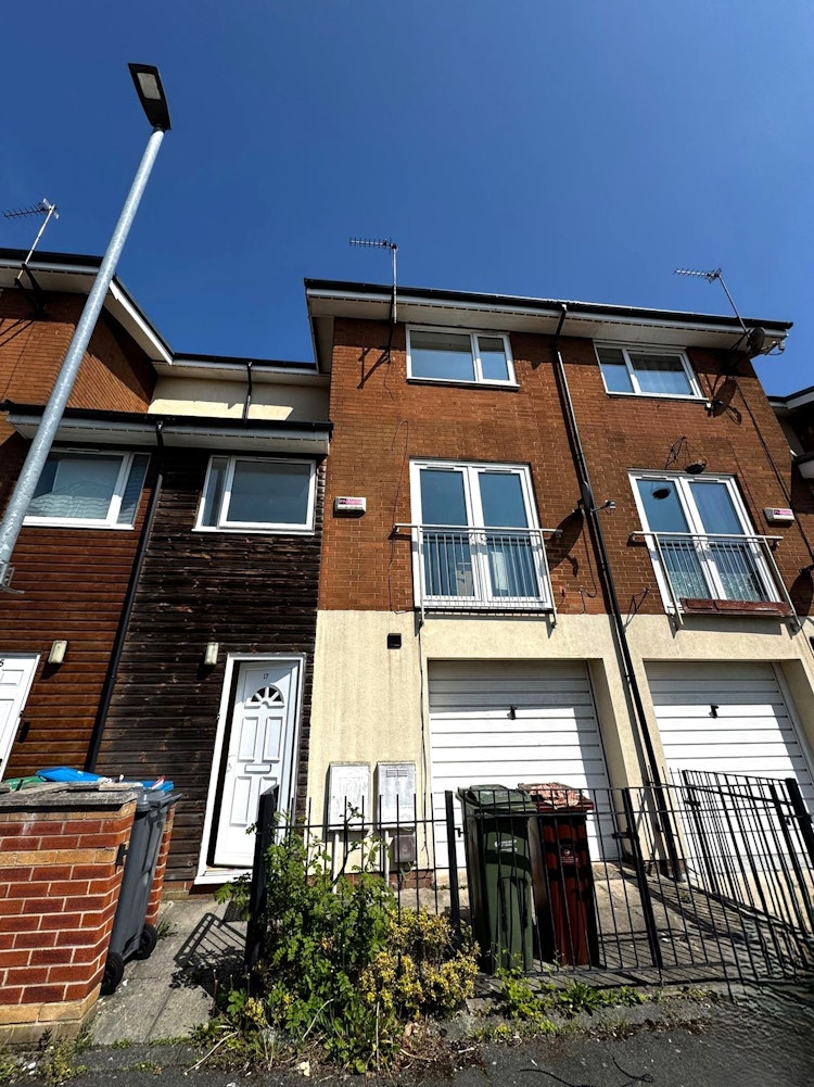 4 bedroom terraced
