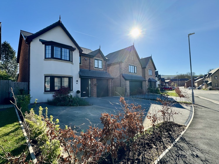 4 bedroom detached house