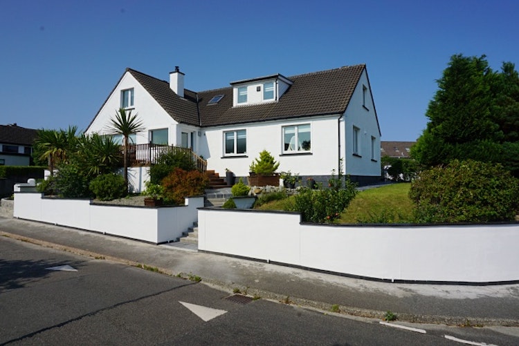 5 bedroom detached house