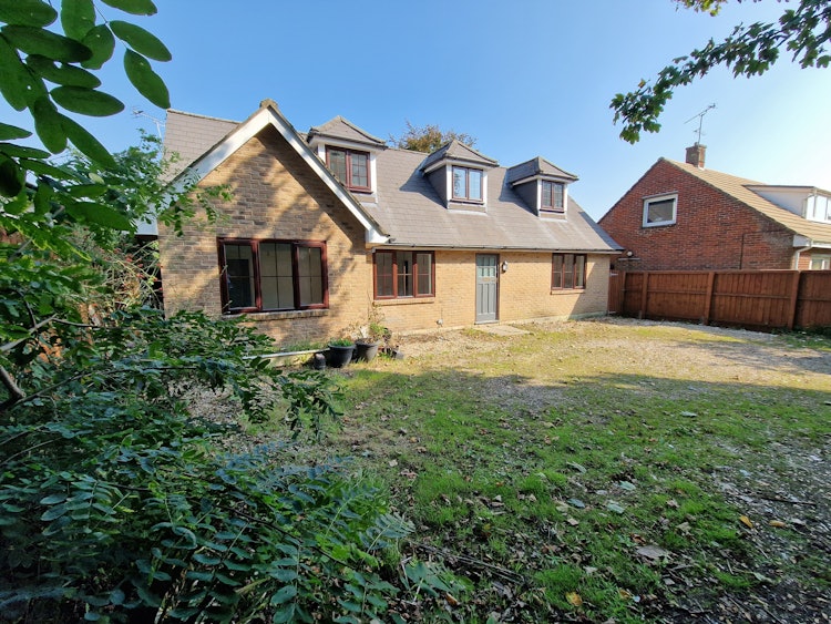 4 bedroom detached house