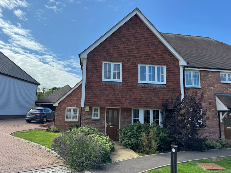 3 bedroom end of terrace house