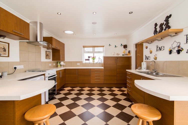 4 bedroom detached house