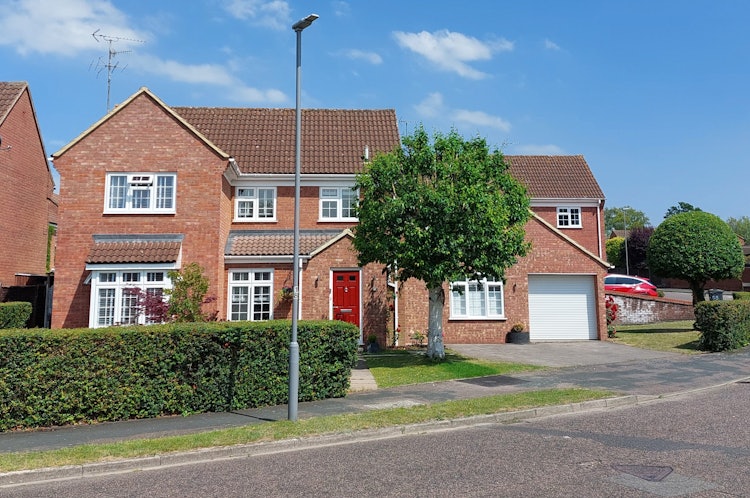4 bedroom detached house