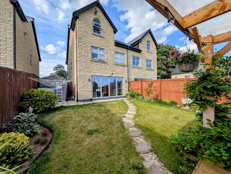 4 bedroom semi-detached house