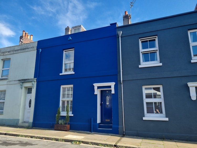 5 bedroom terraced house
