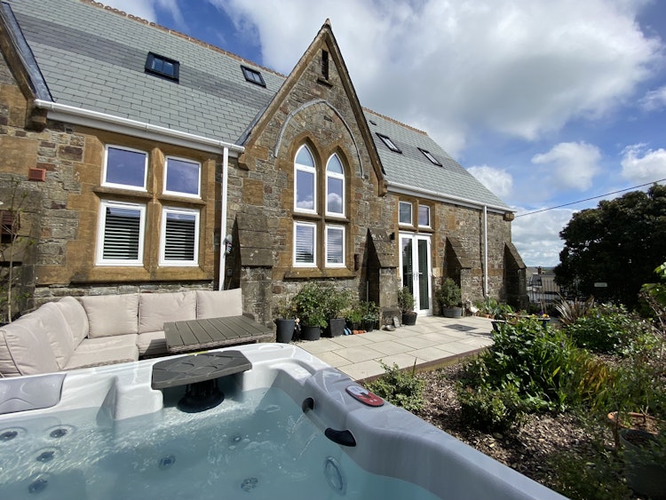3 bedroom semi-detached house