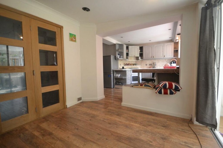 4 bedroom semi-detached house