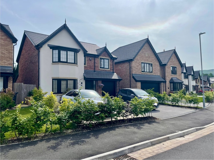 4 bedroom detached house