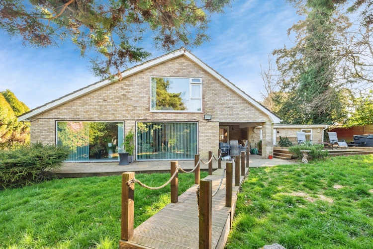 3 bedroom detached bungalow