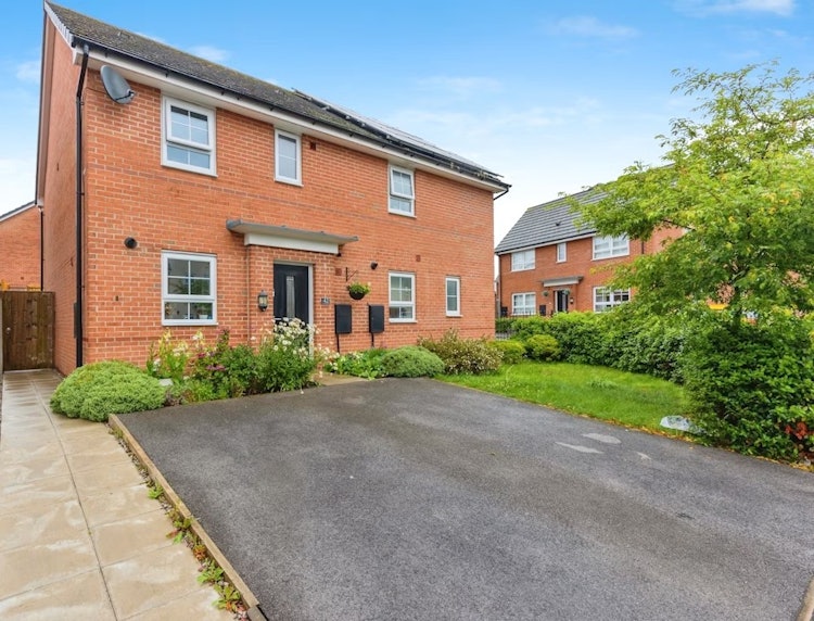 3 bedroom semi-detached house