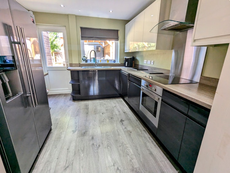 3 bedroom link detached house