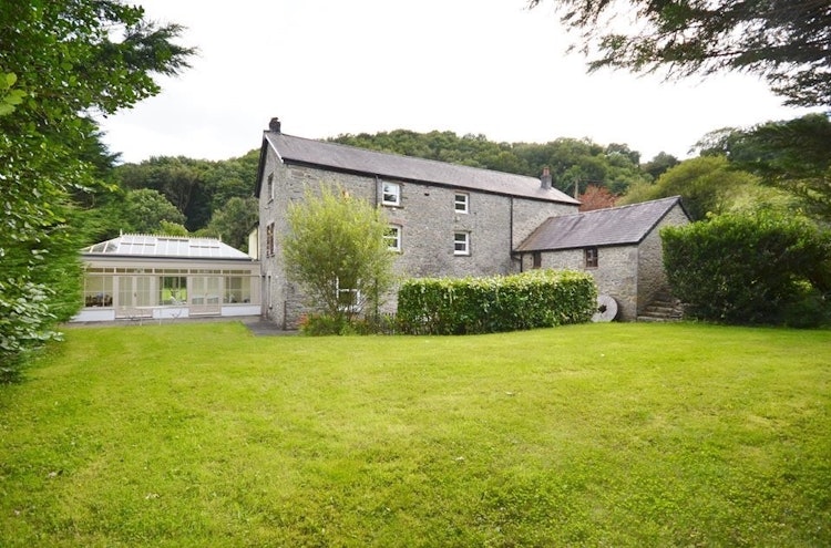 3 bedroom detached house