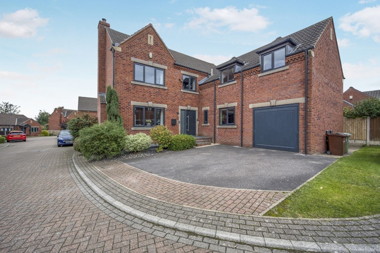 4 bedroom detached house