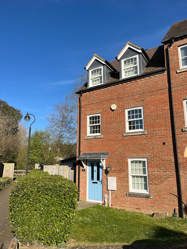 3 bedroom end of terrace house