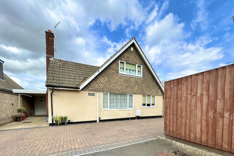 4 bedroom detached house