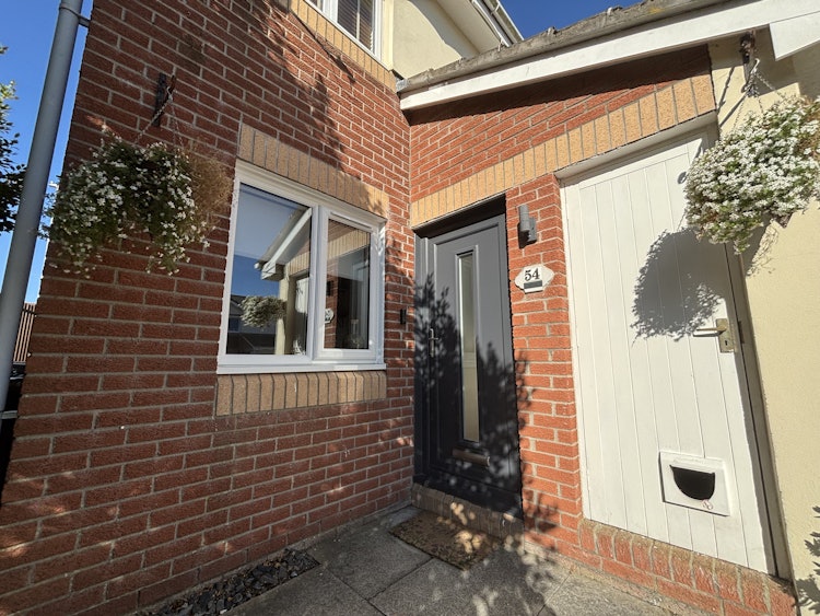 2 bedroom ground floor maisonette
