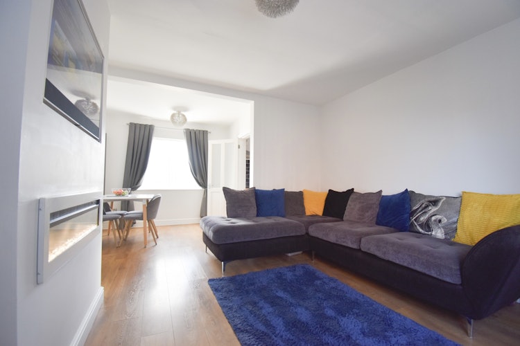 3 bedroom end of terrace house