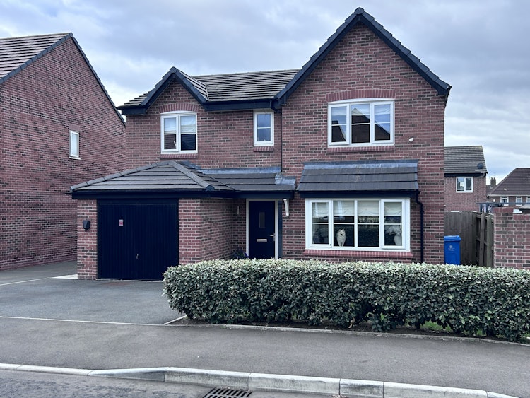 4 bedroom detached house