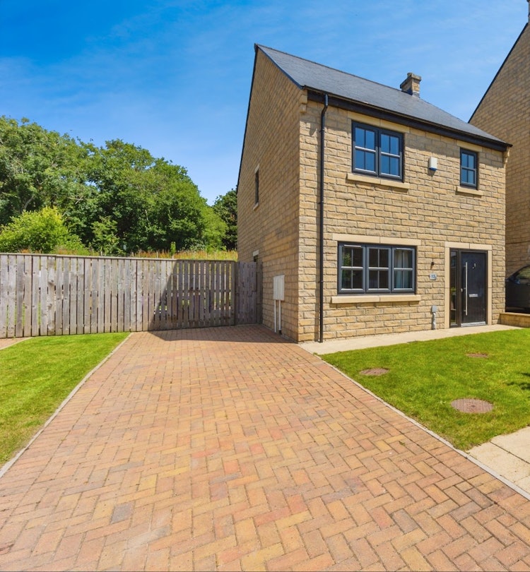 3 bedroom detached house