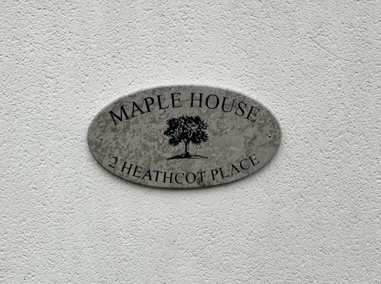 5 bedroom detached house
