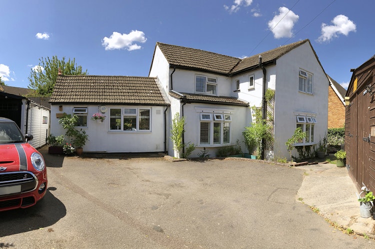 3 bedroom detached house