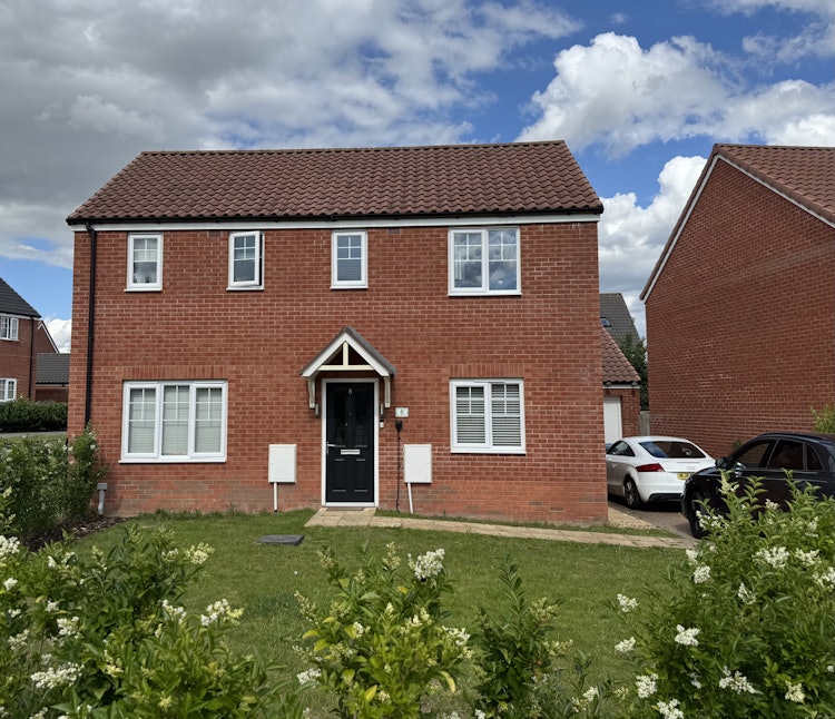 3 bedroom detached house