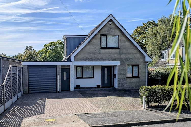 3 bedroom detached house