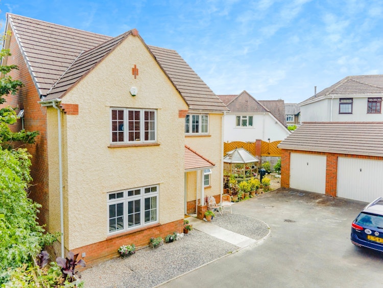 4 bedroom detached house