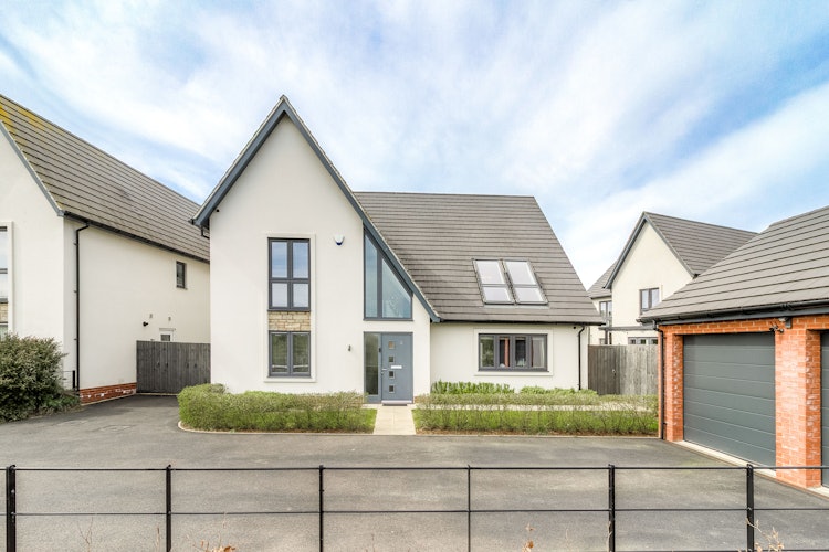 4 bedroom detached house