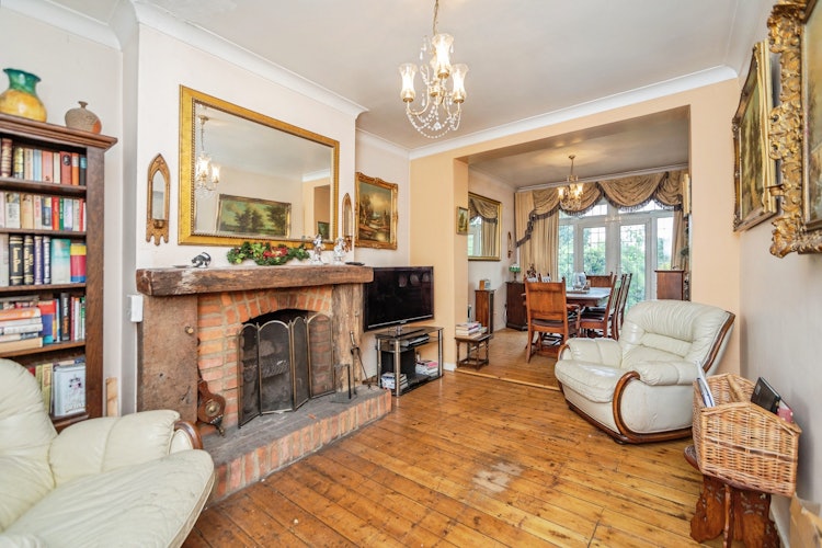 3 bedroom detached house