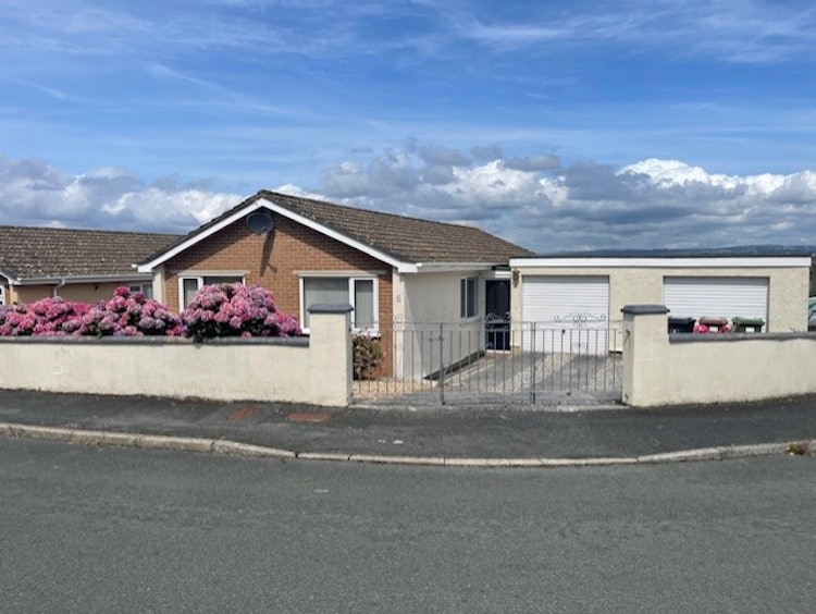 3 bedroom detached bungalow
